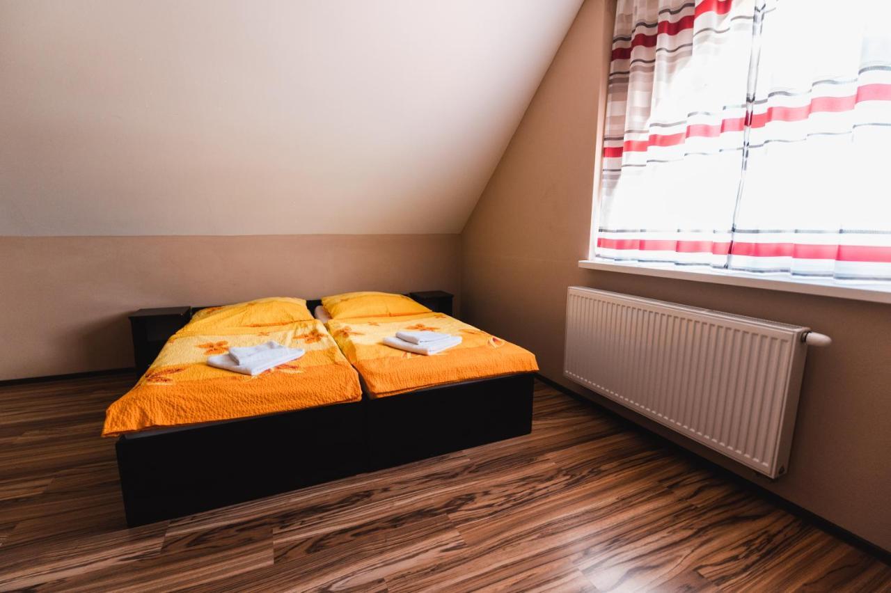 Motel ARD Sarovce Buitenkant foto