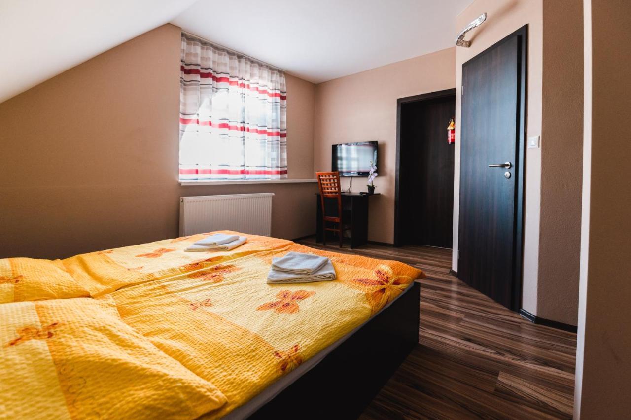 Motel ARD Sarovce Buitenkant foto